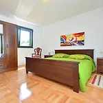Fratrici By Interhome * Murine