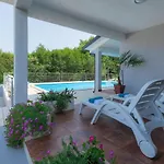 Fratrici By Interhome Murine