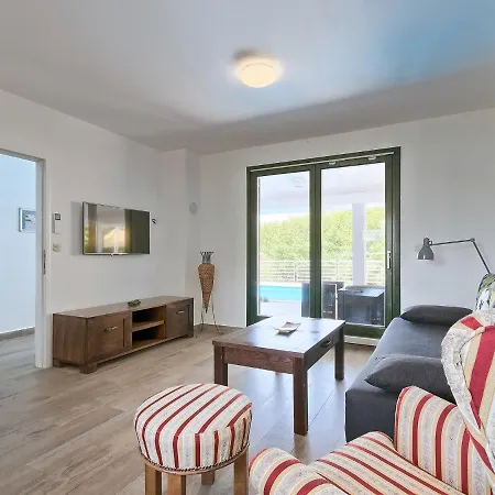 Fratrici By Interhome Murine