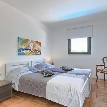 Fratrici By Interhome * Murine