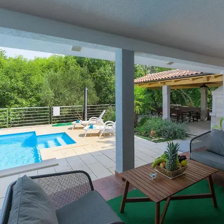 Fratrici By Interhome *